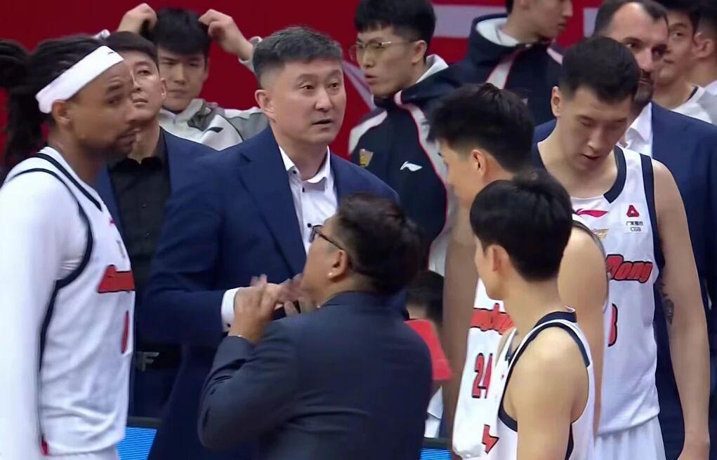 开元体育下载-广东男篮3外援出征福建，拉科塞维奇随队，麦考尔缺席 确定被放弃