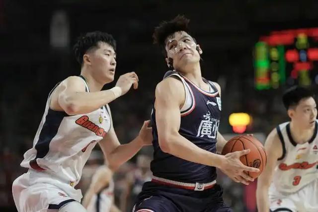 开元体育app-悬崖边！广东CBA季后赛首战折戟，徐杰救主难挽狂澜？